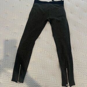 Sandro Stylish Black Leggings with Zipper Detail